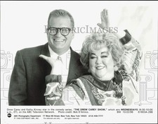 1996 Press Photo Actors Drew Carey and Kathy Kinney on "The Drew Carey Show"