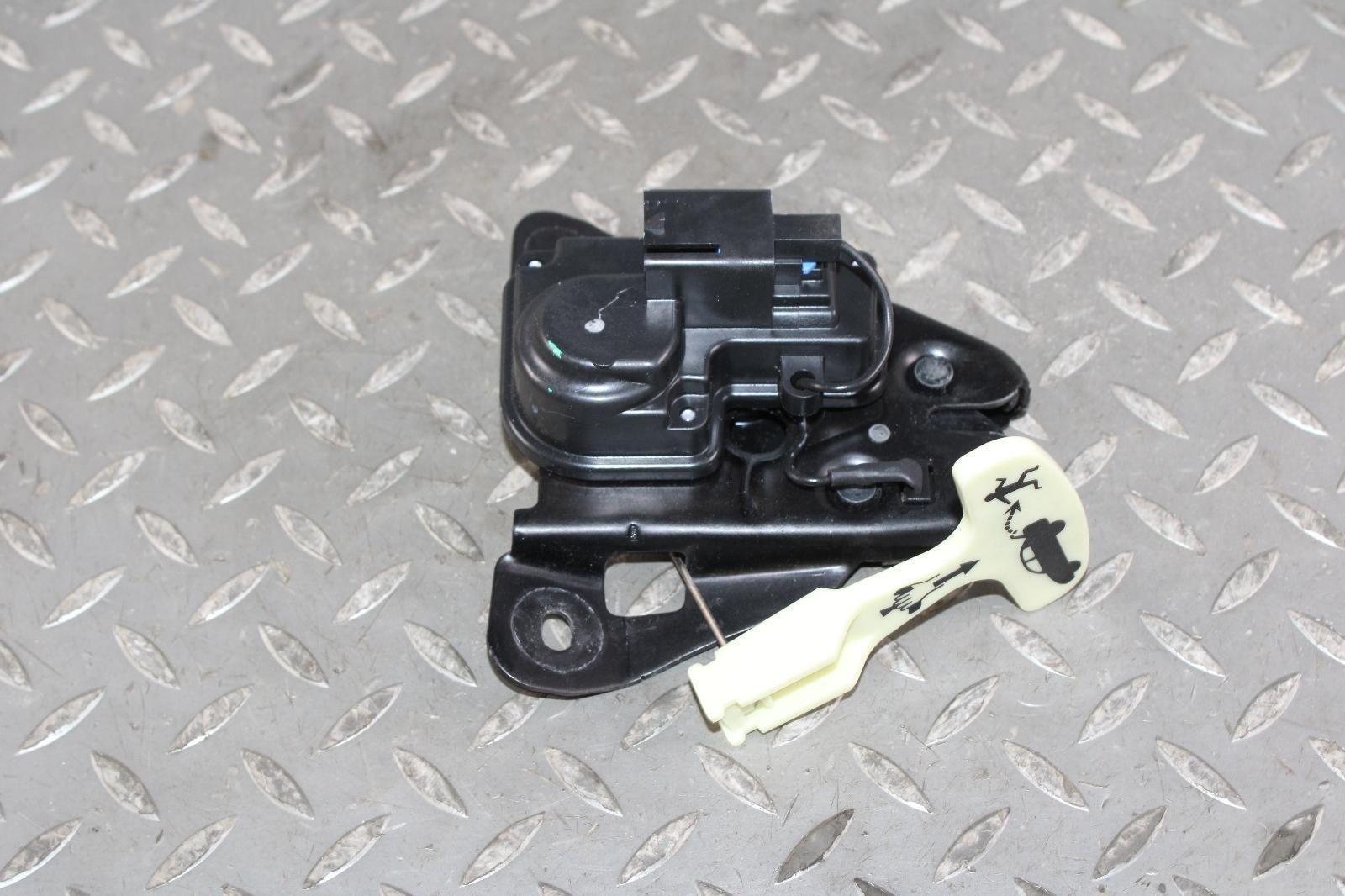 Maserati Ghibli 2014-2017 Rear Trunk latch