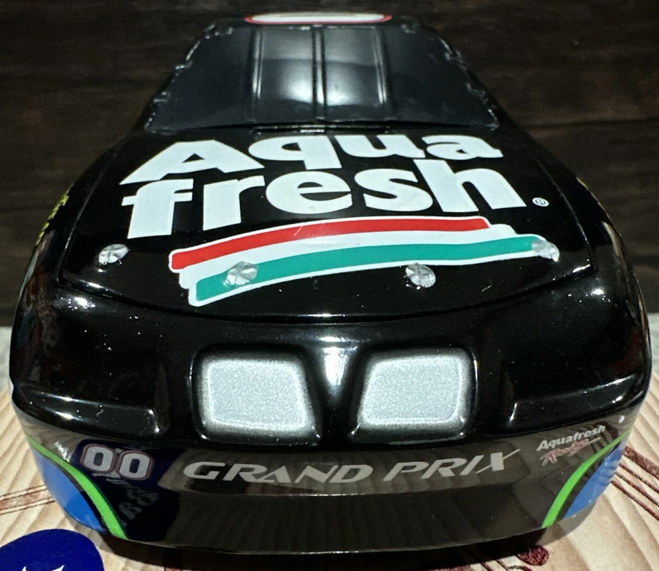 1997 Buckshot Jones ELITE #00 Aquafresh NASCAR 1/24 Action NASCAR Diecast Bank - Image 3 of 4