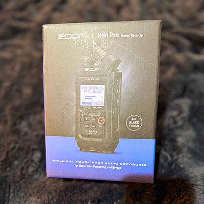 Zoom H4n Pro Handheld Digital Recorder Built-In Mic USB Interface w/ Case