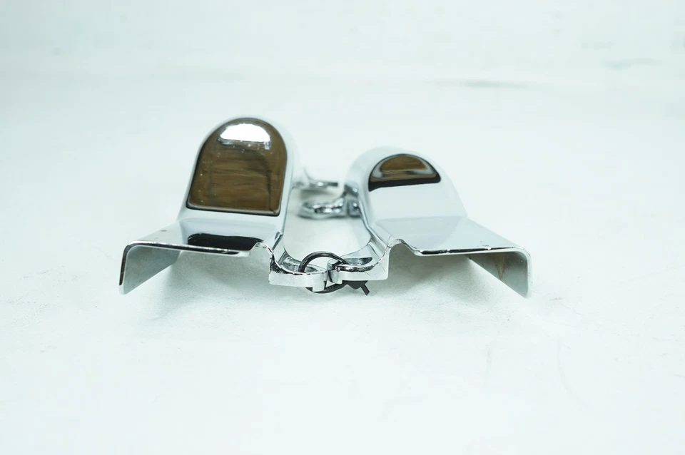 Пара хромированных теплозащитных экранов для выхлопной системы 2004 Harley Softail FLSTCI Heritage от оригинального производителя - Изображение 4 из 4