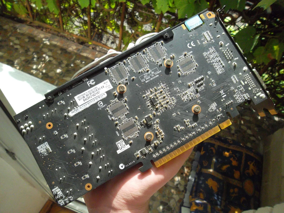 ASUS Nvidia GTX 550 Ti GPU, 1GB GDDR5 PCIe Video Graphics Card - Image 4 of 4