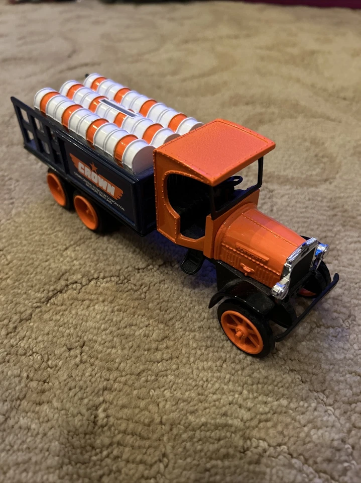 Ertl  Crown Gas 1925 Kenworth Stake Truck Bank 1:34 Scale  - Image 3 of 4