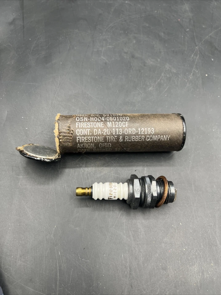 老式福特雪佛兰道奇消防队 7/8 英寸 18 螺纹 SPARK PLUG NOS — 第 2/4 张图片