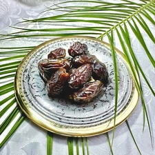 5 LBS CALIFORNIA FRESH MEDJOOL DATES PREMIUM TIGHT SKIN DATES. FREE SHIPPING