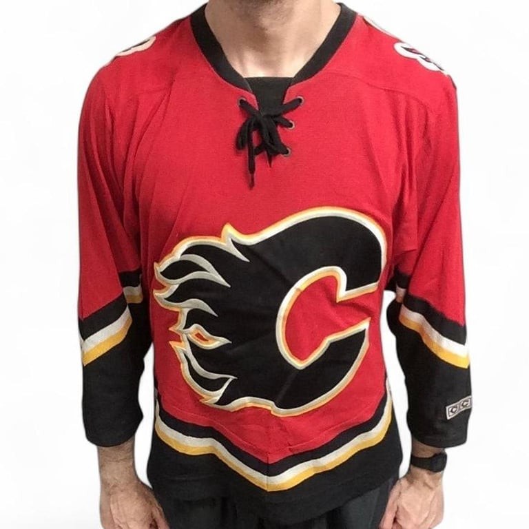 Calgary Flames Vintage NHL Hockey Jersey Red Black Yellow CCM