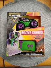 Monster Jam Official Grave Digger Remote Control Monster Truck with Ramp 1:64
