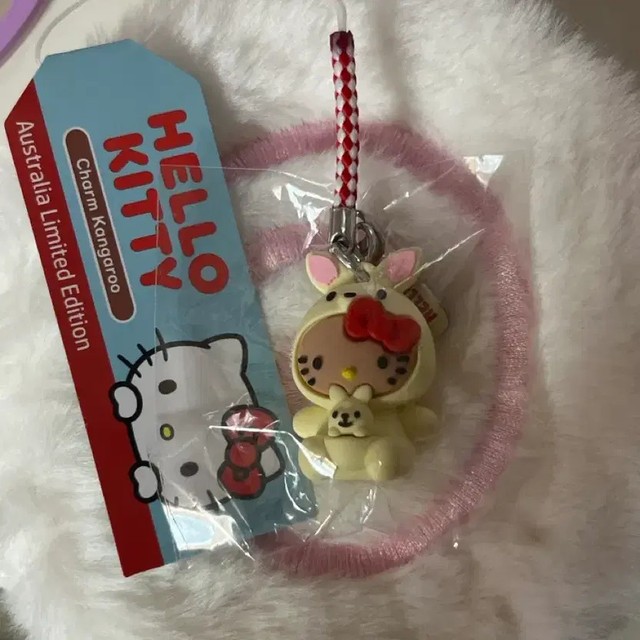 Australian Exclusive Hello Kitty Kangaroo Keyring, New