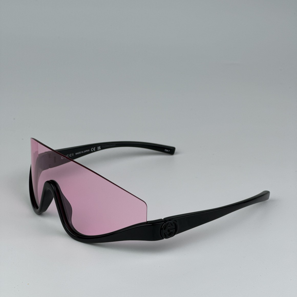 Gucci Men AUTHENTIC Sunglasses Black Pink Shield Mask GG1650S 002