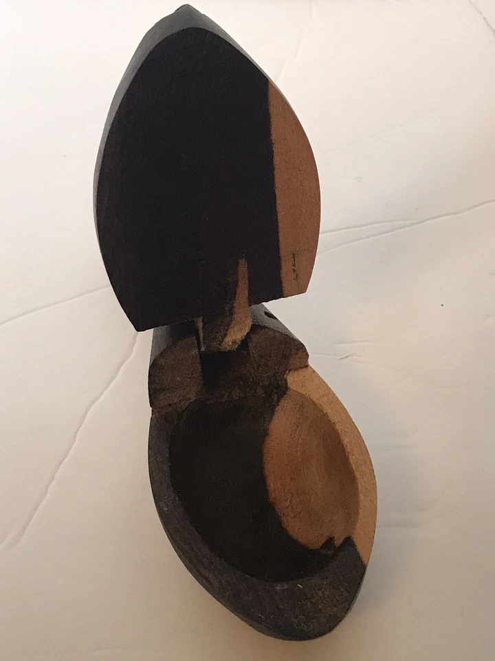 Caja porta gemelos accesorios de madera tallada en forma de pez para hombre de colección años 50’s Foto 4 de 4