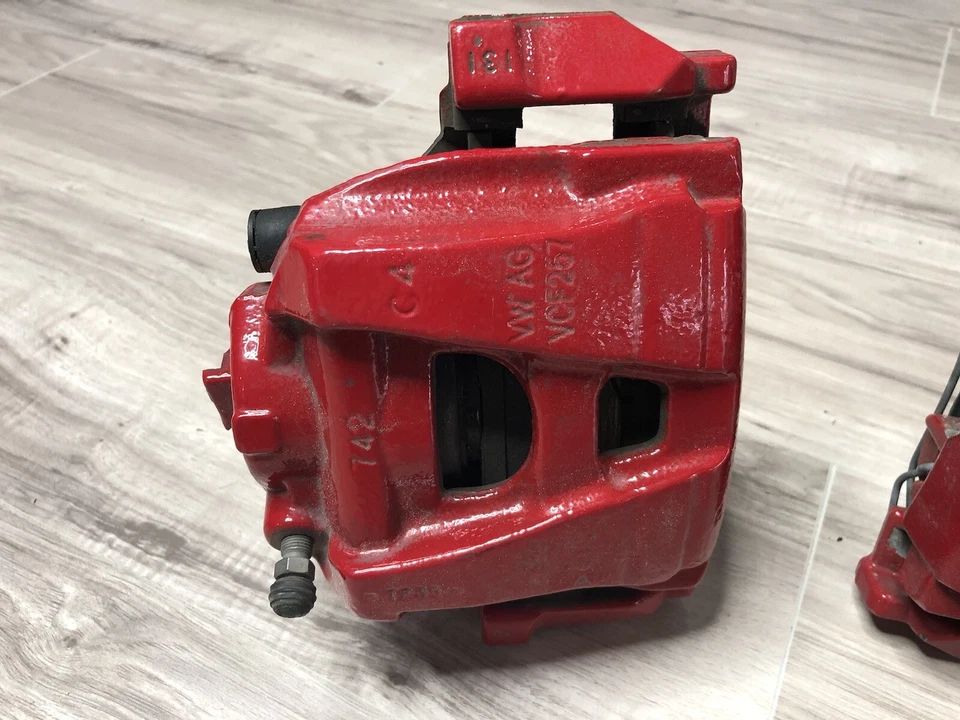 Volkswagen Passat GT 2018 juego rojo pinzas delanteras traseras poco kilometraje Foto 3 de 4