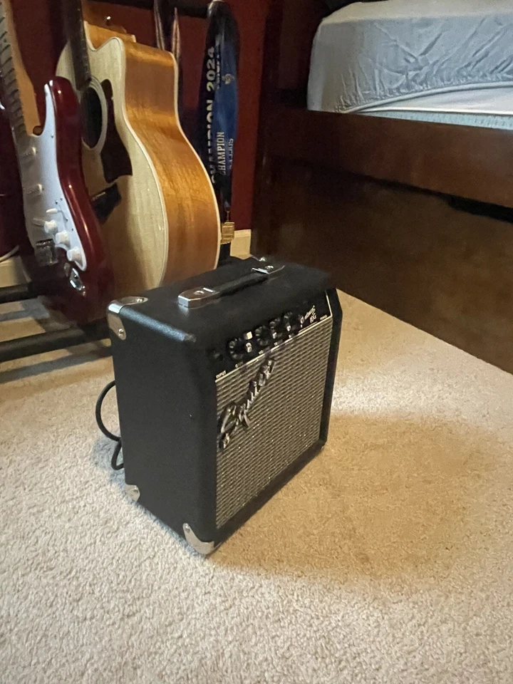 Amplificador de guitarra Fender Squier Frontman 10G - Imagem 3 de 3