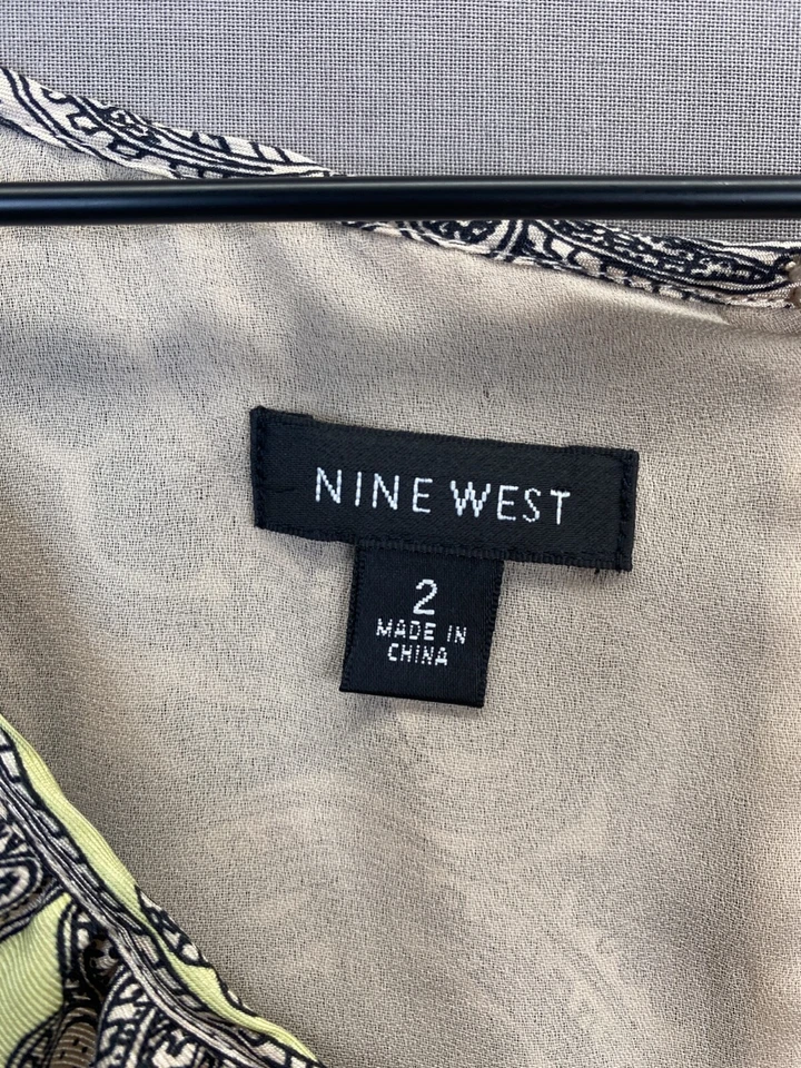 Vestido para mujer Nine West estampado cachemir mangas cortas abullonadas cuello en V talla 2 Foto 4 de 4