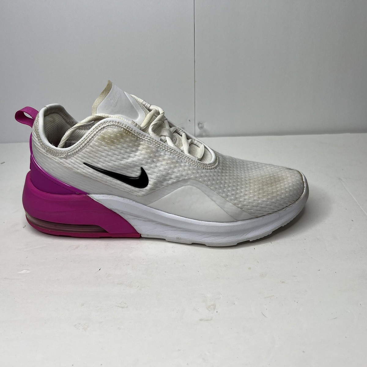 nike motion 2 pink
