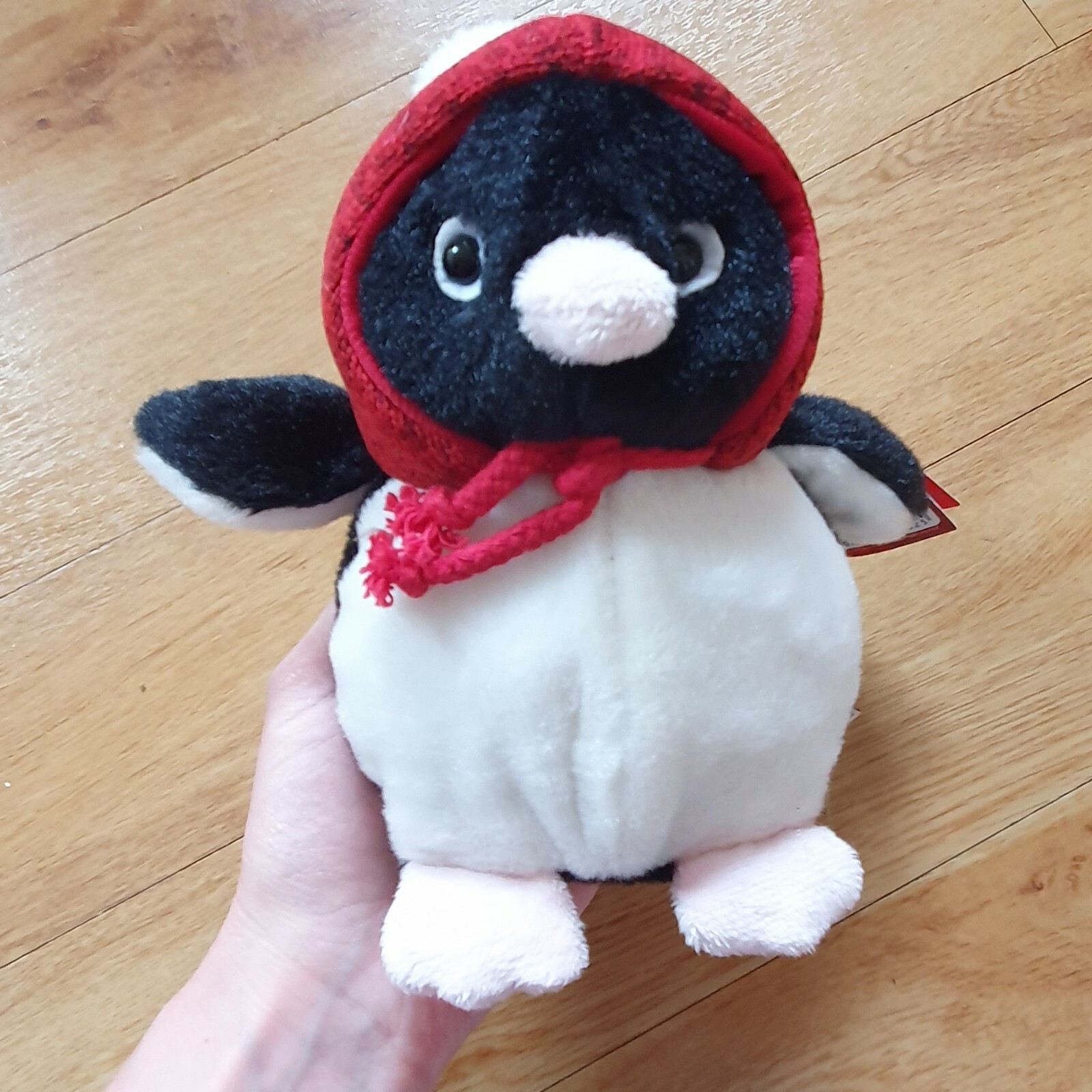 Keel Penguin Chick Bird Soft Toy Plush Wearing A Red Hat Xmas Christmas 18cm