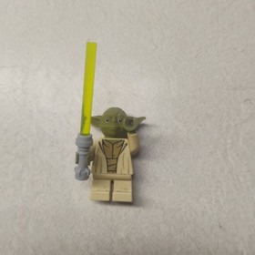 Lego Star Wars Mini Figure Yoda W/ Light Saber Set 75017-1