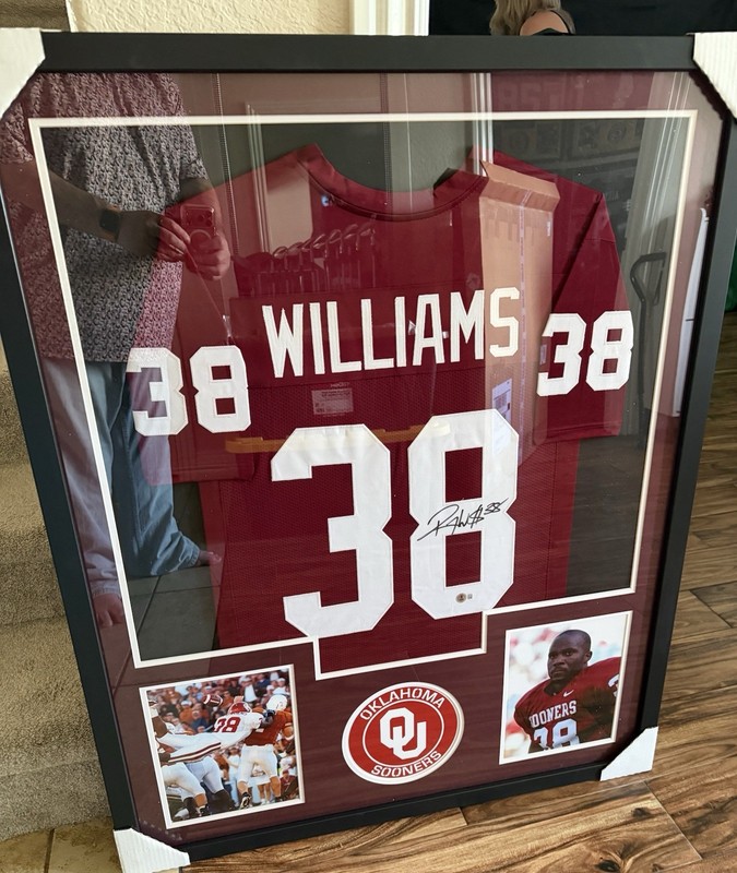 Oklahoma Sooners Williams #38 Signed Framed Football Jersey 34x42 Beckett COA