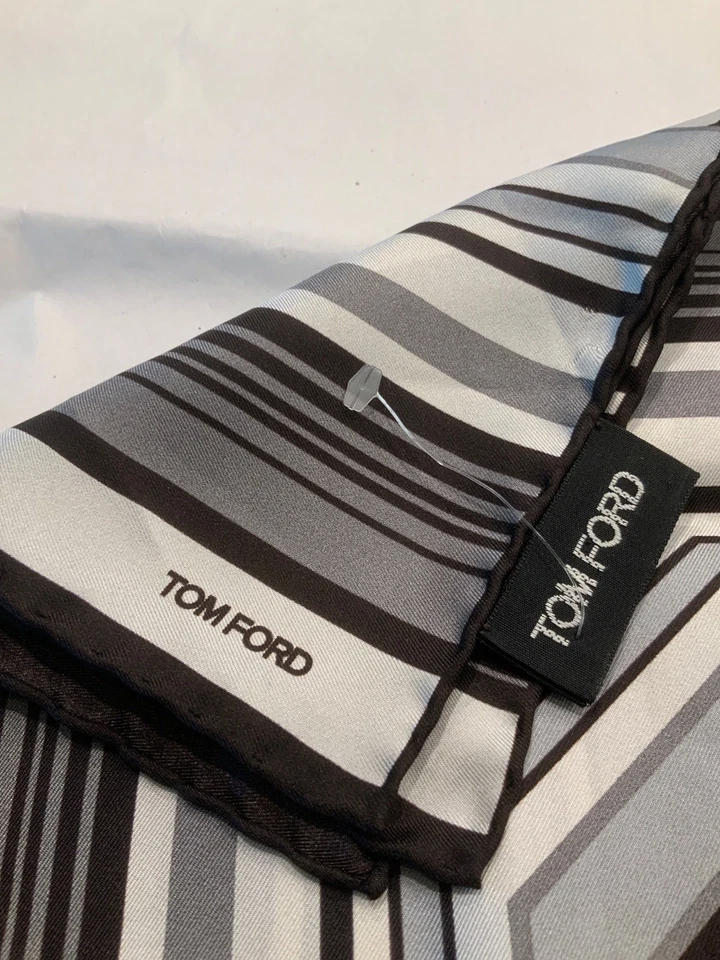 Nuevo pañuelo de bolsillo de seda TOM FORD Foto 3 de 4