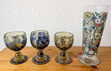 Wunderschöne alte Trinkgläser bemalt mit Blumen und Vögeln