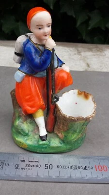 Ancien charmant porte allumettes en porcelaine de Paris JEUNE ZOUAVE assis - Photo 1/4