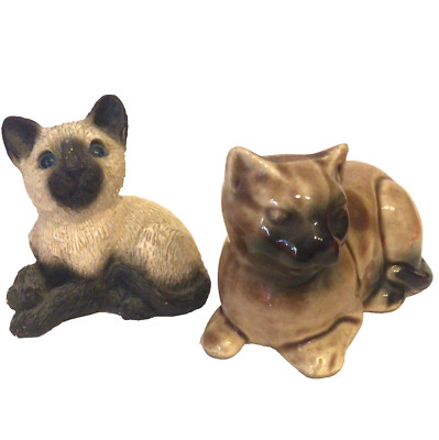 SIAMESE CAT FIGURINES SANDCAST AND PORCELAIN LOT OF 2