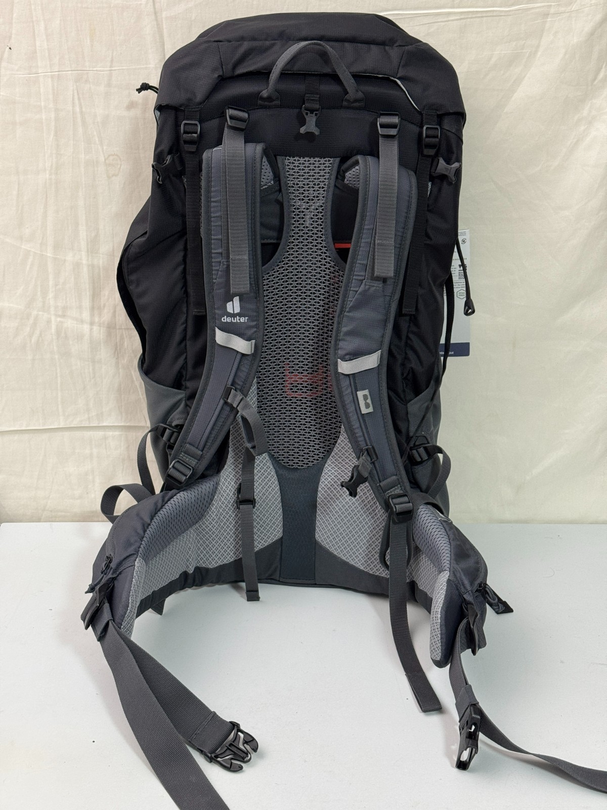 New Deuter Futura Air Trek 60+10 Trekking Backpack (black-graphite) w/ frame