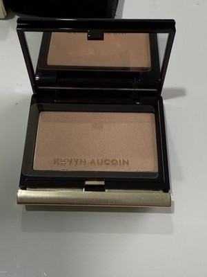 Kevyn Aucoin The Celestial Powder - In shade Candelight - 0.11oz (3.1g)