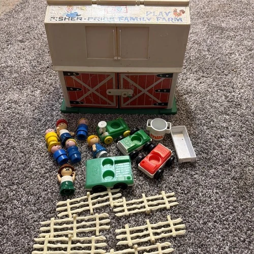 Vintage Fisher Price 1967 Little People Play Family Farm Barn Set w/ Figures
