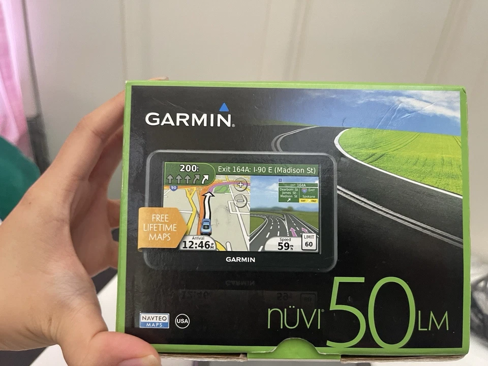 Garmin Car Truck GPS Navigation System NUVI 50LM 5" Lifetime Map W/Voice NEW - Image 2 of 4