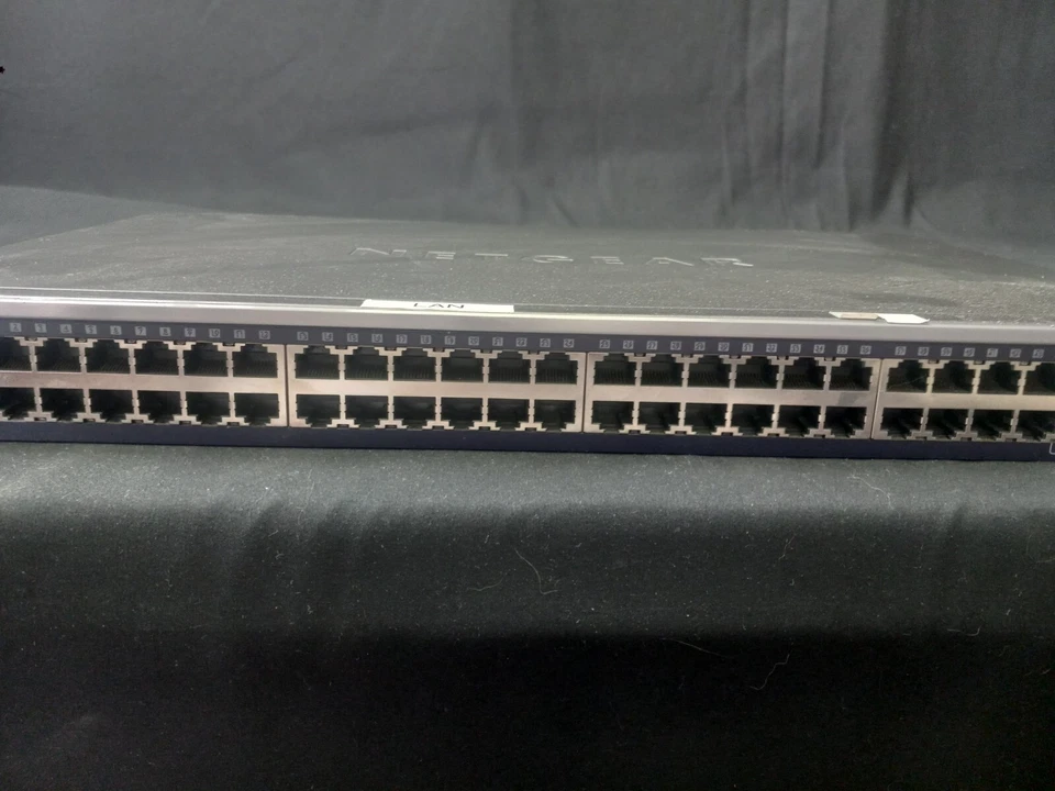 Netgear ProSafe GSM7248 48G L2 Managed Switch with Static Routing GSM7428 v2 - Image 2 of 4