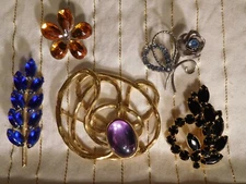 ~ 5 Vintage Floral Style Colorful Glass/Rhinestone Pins ~