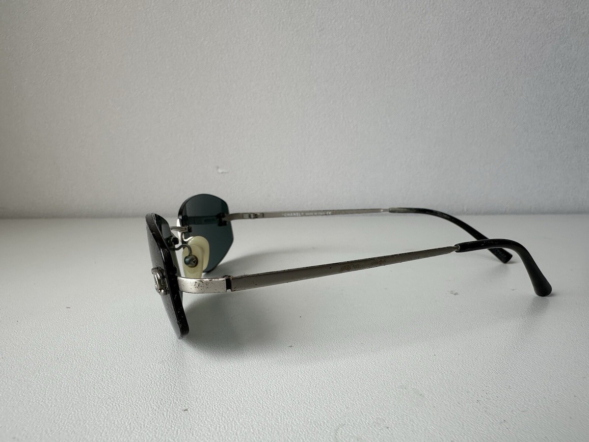 Vintage Chanel 4002 C 103/71 54-19 130 Rimless Italy Vintage Chanel 4002 C 103/71 54-19 130 Rimless Italy