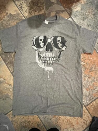Gildan Men's Skull Sunglasses T-Shirt Size M Gray Short Sleeve Heavy Cotton - Afbeelding 1 van 8
