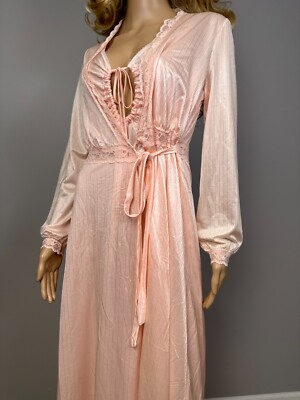 Another Glance Nylon size Small Peach Gown and robe set See details Penior set