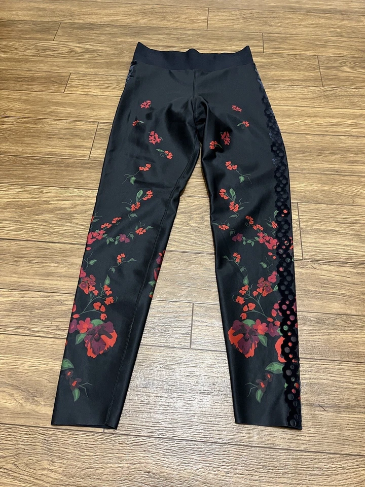 Леггинсы ULTRACOR Madrid с высокой посадкой с цветочным рисунком - черные и красные женские размер M - 198 долл. США - Изображение 2 из 4