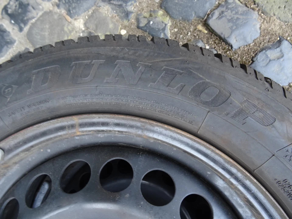 4 Winterräder OPEL - DUNLOP + PIRELLI 185/60R15 M+S auf 6x15 DOT 3016 4,5 - 6 mm - Bild 3 von 4