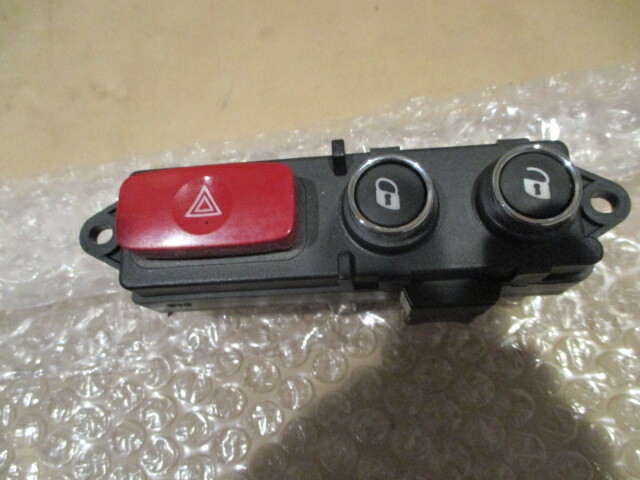 Maserati GranTurismo - Hazard / Powerlock Switch Panel - P/N 237803