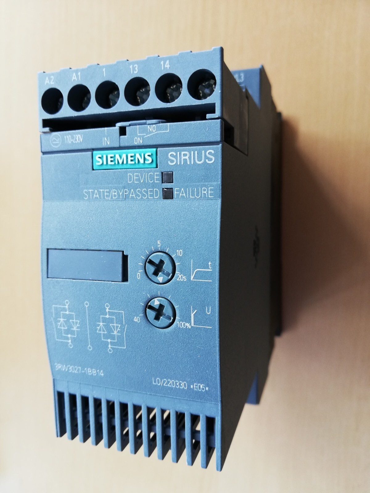 Siemens Sanftstarter 3RW3027-1BB14,Soft-Starter,15kW/32,2A,AC/DC 110-230V Nr570