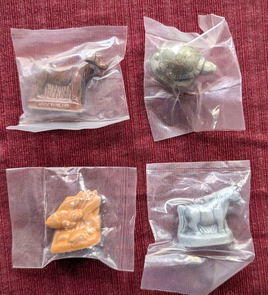 Red Rose Tea Wade Whimsies Pet Shop Lot of 4 (Fish, Turtle, Horse, & Labrador)!
