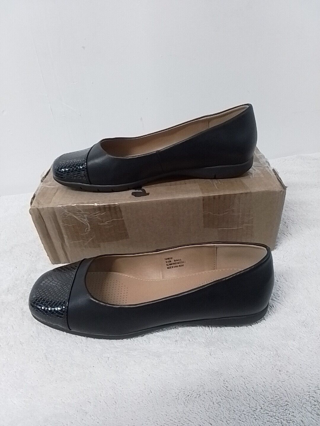 Size 10.5W Women - Comfort View Black Flats (WIDE)