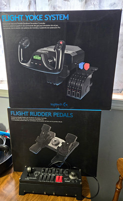 Logitech G Flight Yoke System + Rudder Pedals, Pro Flight Switch Panel