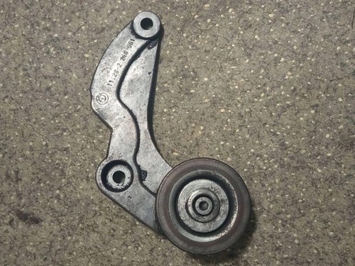 BMW 5 Touring E39 Generatorhalterung 2248561 3.00 Diesel 1999 33760780