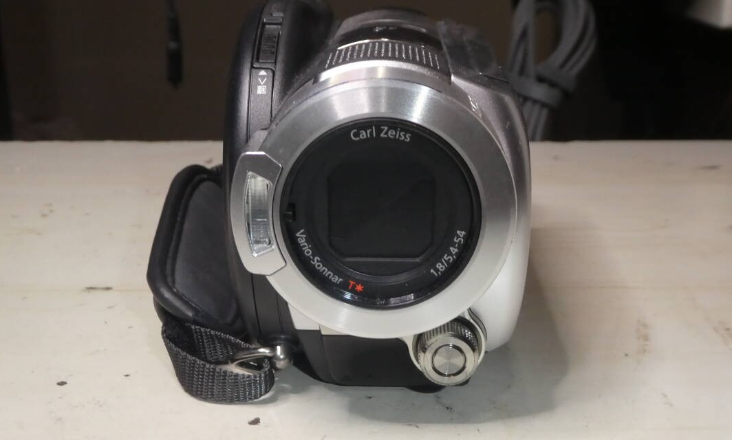 Sony Handycam HDR-UX7 Digital Video Camcorder Silver Full HD 10x