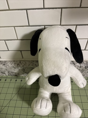 Peluche Kohl's Cares Snoopy 13" giocattolo 2019 Peanuts Gang - Foto 3 di 9