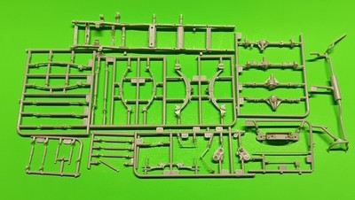 Frame Lifted Off Road 1/25 1971 Ford F-250 Custom 4x4 Pickup Truck Moebius Model