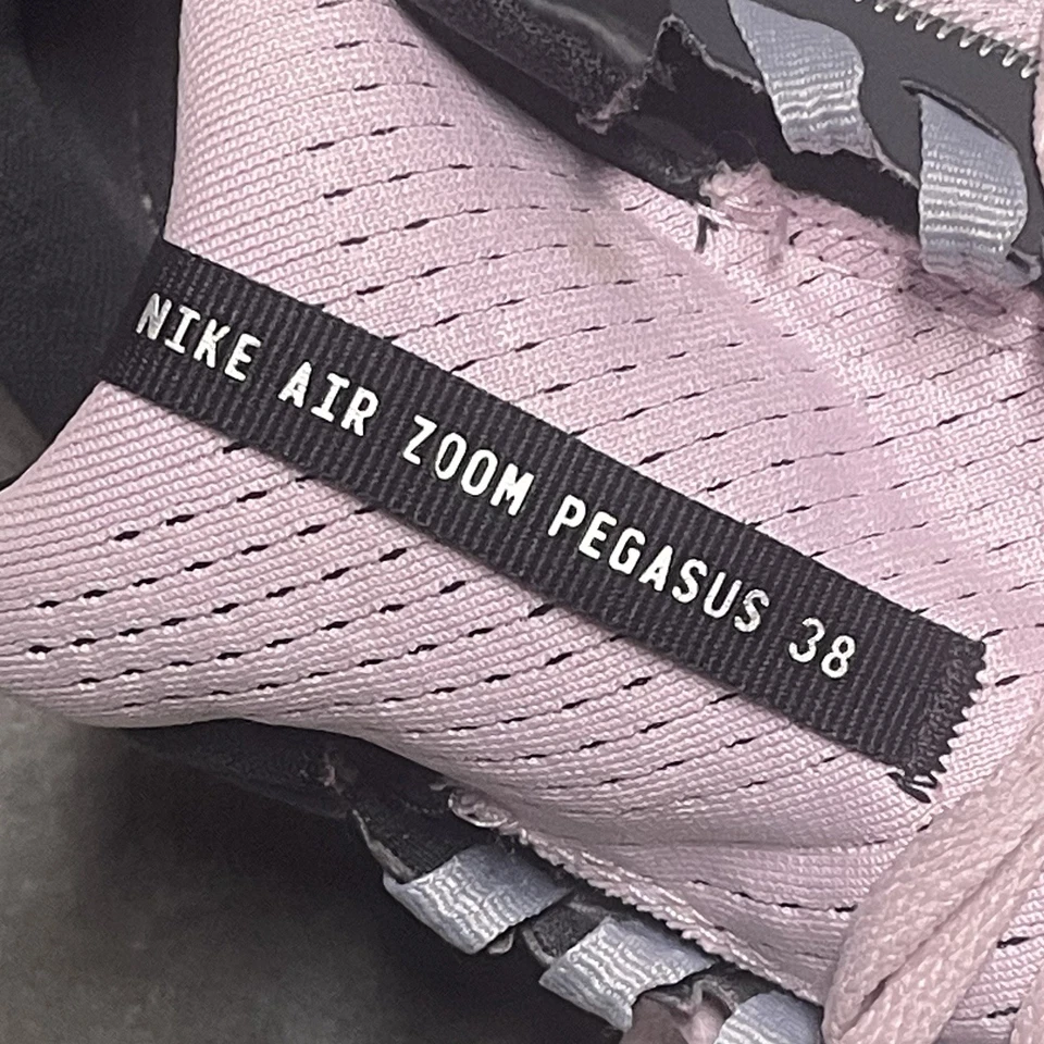 Кроссовки беговые женские Nike Air Zoom Pegasus 38 CZ4178-609 розовые/черные размер 8,5 - Изображение 3 из 4