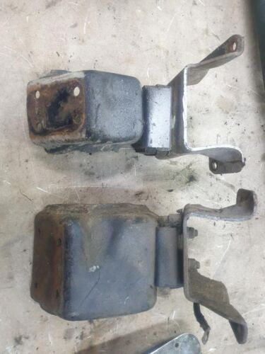 USED JEEP MOTOR MOUNTS, PAIR - Picture 1 of 8