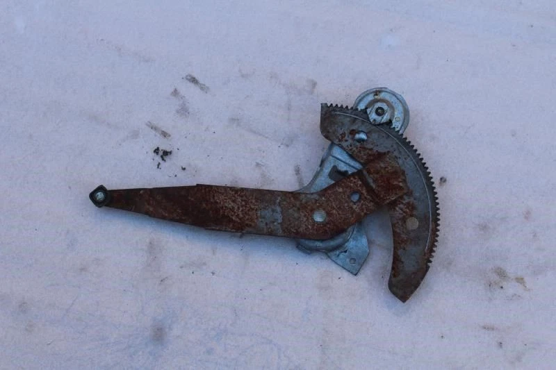 1991 FORD RANGER RIGHT PASSENGER DOOR WINDOW REGULATOR MANUAL - Image 2 of 4