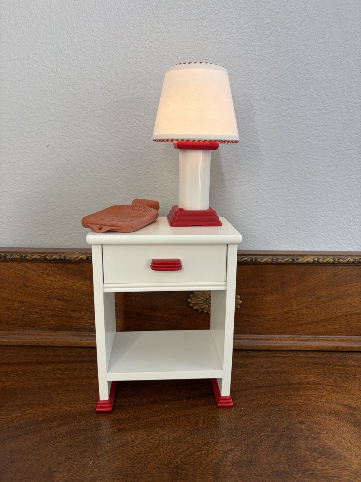 Pleasant Company American Girl Molly Nightstand Lamp And Hot Water Bottle