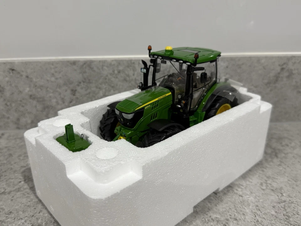 Wiking/Universal Hobbies - John Deere 6125R Tractor - 1:32 - 7318 - New/Mint - Image 2 of 4